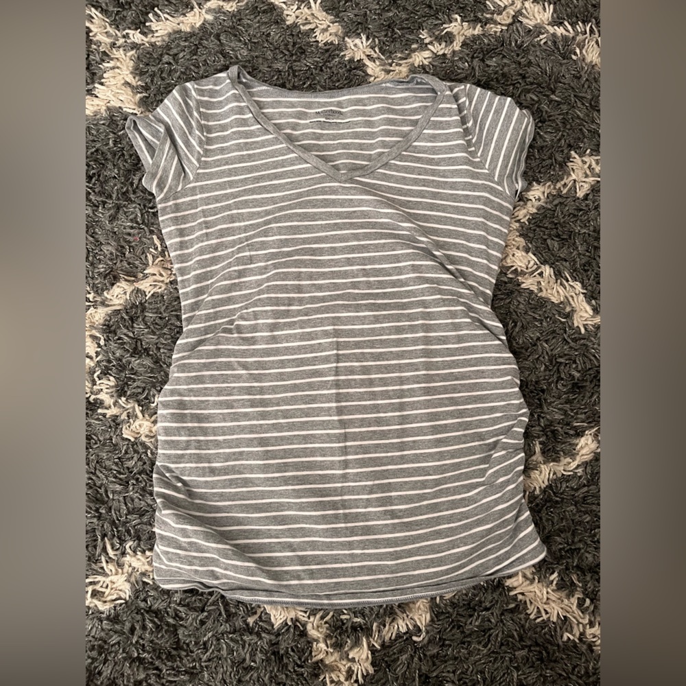 Motherhood maternity v neck shirt